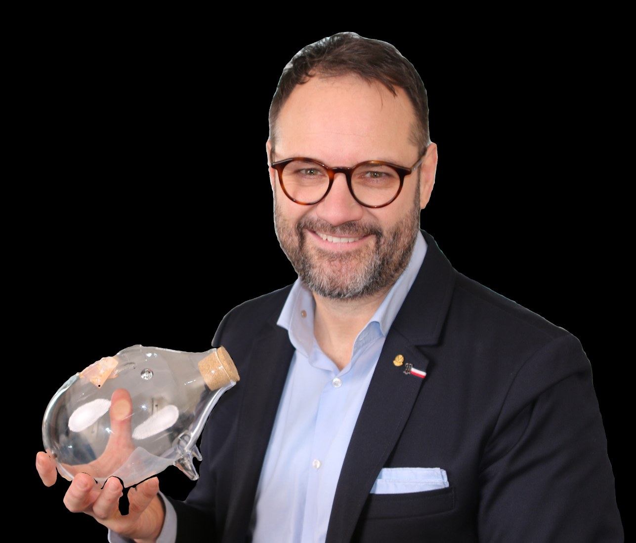Oliver Rückert mit gläsernem Sparschwein