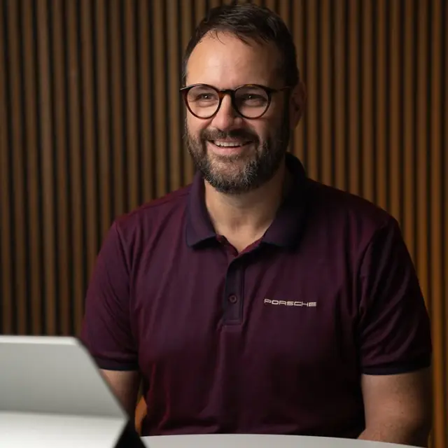 Hast du schon an die finanzielle Zukunft deines Kindes gedacht?
Ein Kindersparplan ist eine einfache Möglichkeit, früh vorzusorgen – ganz ohne großen Aufwand. Schon mit kleinen, regelmäßigen Beträgen kannst du über die Jahre ein solides Polster aufbauen.
So unterstützt du dein Kind später genau dann, wenn es darauf ankommt: beim Studium, beim Start in die erste eigene Wohnung oder vielleicht beim ersten Auto.
Der entscheidende Vorteil? Zeit. Je früher du anfängst, desto entspannter wächst das Kapital im Hintergrund mit.
Wenn du wissen möchtest, welche Möglichkeiten am besten zu dir und deiner Familie passen, zeige ich dir das gern.
Schreib mir einfach ein 👂 in die Kommentare, dann melde ich mich bei dir. 
#Kindersparplan #Vermögensaufbau #FinanzenImGriff #Familie #ZukunftPlanen #Geldanlage #Finanzberatung #Gehörlose #deaf #deaffinance #Gebärdensprache #Coda #barrierefreieberatung #GehörlosenCommunity #SparenfürKinder