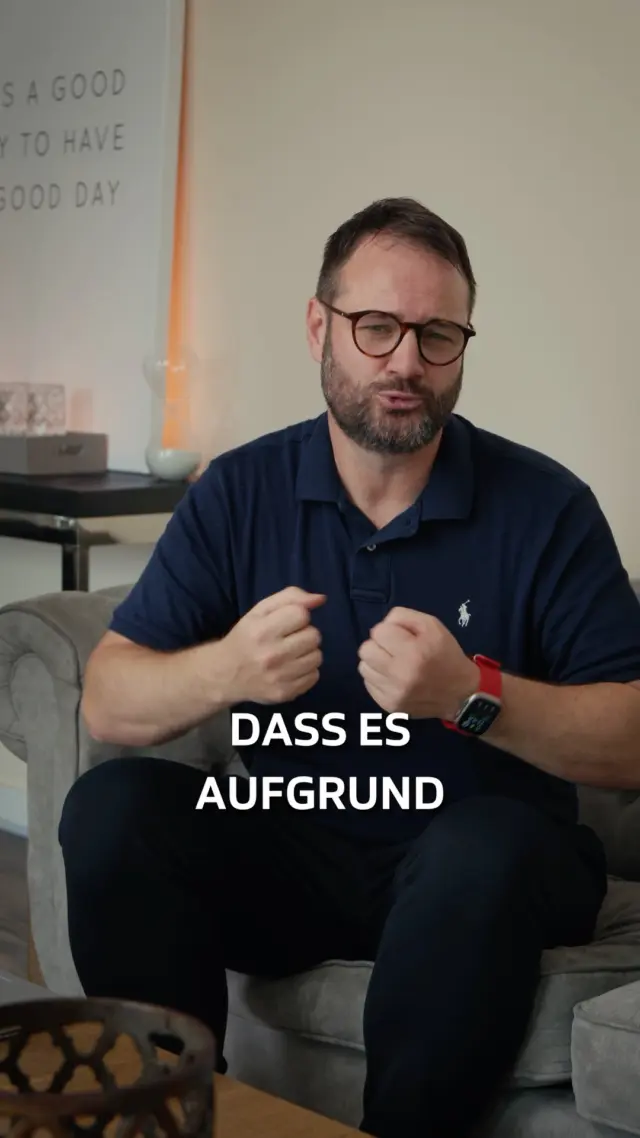 Die meisten Menschen haben mehr Sparmöglichkeiten, als sie denken! Oft erlebe ich in Gesprächen mit Kunden, dass die Überschüsse viel höher sind als erwartet, aber das Geld verschwindet irgendwie. 😮

Es kommt nicht darauf an, wie viel du verdienst, sondern wie viel du behältst – das ist der entscheidende Punkt. 💸 Ja, es ist wegen der Inflation schwieriger, aber nicht unmöglich! Jeder kann es schaffen, Vermögen aufzubauen. 🙌

Ein Beispiel: Einer meiner ältesten Kunden verdient nur 1.400 €, aber er hat es geschafft, 40.000 € zu sparen. Wenn er das kann, kannst du das auch! 💪 Als Finanzcoach unterstütze ich dich auf deinem Weg.

Willst du auch Vermögensaufbau betreiben wie ein Profi? Kommentiere einfach ein Ohr oder klicke auf den Link, um einen Termin zu vereinbaren! 🤝👂 

#DVAG #Finanzen #Gebärdensprache 
#Beratung #Geldanlage #Vermögensaufbau #deaf
#Sparen #Gehörlos #gehörlosen #gehörlosenkultur #gehörlosenwelt #gehörlosencommunity #Gehörlosenfinanzberatung #barrierefreieberatung #Coda #Hanau #Kleinauheim #offenbach #Hainburg #Hainstadt #kleinkrotzenburg #Seligenstadt #deutschegebaerdensprache #taub #deafberatung #Frankfurt #deaffinance #deaffinanzen