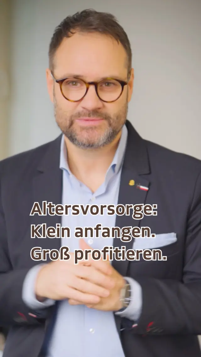 Altersvorsorge? Gerade für junge Menschen wichtig ❗️
Viele denken bei Altersvorsorge: „Dafür habe ich später noch Zeit.“
Aber genau das ist der Denkfehler.
Denn wer früh anfängt, kann schon mit kleinen Beträgen eine wichtige Grundlage für die Zukunft schaffen.

Zeit ist beim Vermögensaufbau oft einer der größten Vorteile.
Und noch besser: Eltern können schon für ihre Kinder vorsorgen.
Schon früh etwas aufzubauen, kann später einen echten Unterschied machen, egal ob für die Altersvorsorge, finanzielle Sicherheit oder einfach mehr Freiheit im Leben.

👉 Es geht nicht darum, sofort große Summen zu investieren. Klein anfangen ist besser als gar nicht anfangen.

Je früher der Start, desto mehr kann die Zeit für dich oder dein Kind arbeiten. 

Ich berate dich gerne dazu – verständlich, barrierefrei, auch in Gebärdensprache. 🤟
Kommentiere mit 👂 oder „Vorsorge“, wenn du wissen möchtest, welche Möglichkeiten es für dich oder dein Kind gibt.

#Altersvorsorge #Vorsorge #Finanzen #Vermögensaufbau #Familie #Kinder #Finanzplanung #Absicherung #coda #Gebärdensprache #Gehörlose #deaf #deaffinance #Gehörlosencommunity #barrierefrei #dgs