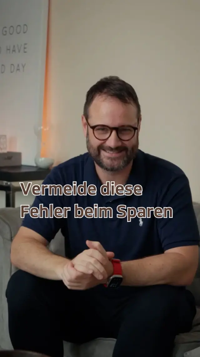 Viele Menschen wollen sparen, machen dabei aber unbewusst Fehler, die den Vermögensaufbau ausbremsen:

❌ Gar nicht sparen
Wer gar nicht spart, baut auch kein Vermögen auf. Selbst kleine Beträge können langfristig einen großen Unterschied machen – vor allem, wenn man früh beginnt.

❌ Sparen nur am Monatsende
„Ich spare, was übrig bleibt“ klingt gut, funktioniert aber selten. Meist bleibt am Ende nichts übrig. Sinnvoller ist es, direkt nach dem Gehaltseingang zu sparen. So wird Sparen zur Gewohnheit und nicht zur Ausnahme.

👉 Der wichtigste Schritt: Überblick gewinnen
Kenne deine Einnahmen und Ausgaben genau. Nur wer weiß, wofür sein Geld ausgegeben wird, kann gezielt sparen und realistische Ziele setzen.

👉Merke dir: Vermögen entsteht durch Zeit und Geld.
Wer früh anfängt, kann mit kleinen Beträgen viel erreichen. Wer später startet, muss deutlich mehr sparen, um das gleiche Ziel zu erreichen.

Möchtest du deine Sparstrategie verbessern oder neu aufstellen?
Schreib mir eine Nachricht oder kommentiere mit 👂

#Geldanlage #Vermögen #Sparen #Geld  #Gehörlos #gehörlosen #gehörlosenwelt #gehörlosencommunity #Gehörlosenfinanzberatung #dgs #barrierefreieberatung #Kleinauheim #offenbach #Hainburg #Hainstadt #kleinkrotzenburg #Seligenstadt #deutschegebaerdensprache #taub #deafberatung #Frankfurt #deaffinance #deaffinanzen #DVAG #Vermögensaufbau #barrierefreiekommunikation #Coda #Hanau