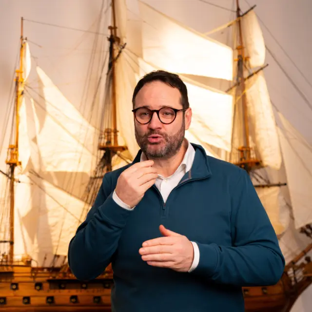 Viele denken bei Altersvorsorge an starre Verträge, die man einmal abschließt und dann bis 67 laufen lässt. ⏳ Dabei gibt es flexible Modelle, bei denen du die Beiträge anpassen, zusätzliche Einzahlungen leisten oder vorübergehend pausieren kannst. So bleibt deine Altersvorsorge auch bei unerwarteten Lebenssituationen belastbar.

Gerade für Gehörlose ist das ein entscheidender Vorteil: Niemand möchte, dass finanzielle Belastungen plötzlich untragbar werden. Mit cleverer Planung baust du kontinuierlich Vermögen auf, ohne dass dein Alltag darunter leidet. Schon kleine monatliche Beträge wirken über Jahre enorm.

💡 Tipp: Starte frühzeitig, nutze staatliche Zulagen und steuerliche Vorteile – und du bekommst mit überschaubarem Aufwand eine solide Basis für den Ruhestand.
Kommentiere 👂 oder schreib mir, wenn du wissen willst, wie flexibel du deine Altersvorsorge gestalten kannst.

#DVAG #Vermögen #Finanzen #Gebärdensprache #Beratung #Geldanlage #Vermögensaufbau #Altersvorsorge #Absicherung #Rente #Rentenversicherung #Flexibilität #gehörlosen #gehörlosenkultur #gehörlosenwelt #gehörlosencommunity #Gehörlosenfinanzberatung #dgs #deutschegebaerdensprache #taub #barrierefreieberatung #barrierefreiekommunikation #Coda #Hanau #Kleinauheim #deaf #deafberatung #deaffinance #deaffinanzen