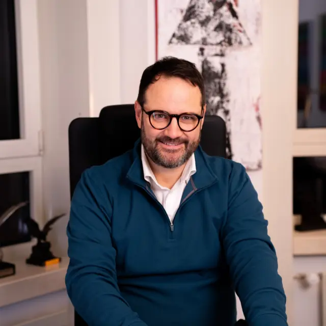 Die Angst vor hohen Krediten hält viele davon ab, eine Immobilie zu kaufen.🏠 Dabei geht es oft um falsche Annahmen: Mit einer guten Planung kann die monatliche Belastung sogar niedriger sein als die Miete. Für Gehörlose ist das besonders attraktiv – man sichert sich ein eigenes Zuhause und gleichzeitig eine stabile Altersvorsorge.

💡 Tipp: Nutze Förderungen, günstige Zinsen und starte mit kleinen Eigenkapitalbeträgen. Wer früh einsteigt, zahlt langfristig weniger und profitiert von steigenden Immobilienwerten.

Kommentiere 👂 oder schreib mir, wenn du wissen willst, wie du stressfrei dein Eigenheim finanzierst – ich zeige dir die besten Strategien für Gehörlose.

#DVAG #Beratung #Geldanlage #Vermögensaufbau #Altersvorsorge #Absicherung #Berufsunfähig # Immobilien #Immobilie# Immobilienkauf #gehörlosen #gehörlosenkultur #gehörlosenwelt #gehörlosencommunity #Gehörlosenfinanzberatung #dgs #deutschegebaerdensprache #taub #barrierefreieberatung #barrierefreiekommunikation #Hainburg #Hainstadt #kleinkrotzenburg #Seligenstadt #deaf #deafberatung #deaffinance #deaffinanzen